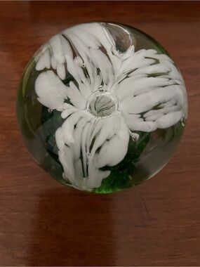 Vintage 1980s Art Glass Paperweight – Floral Design – Green & White